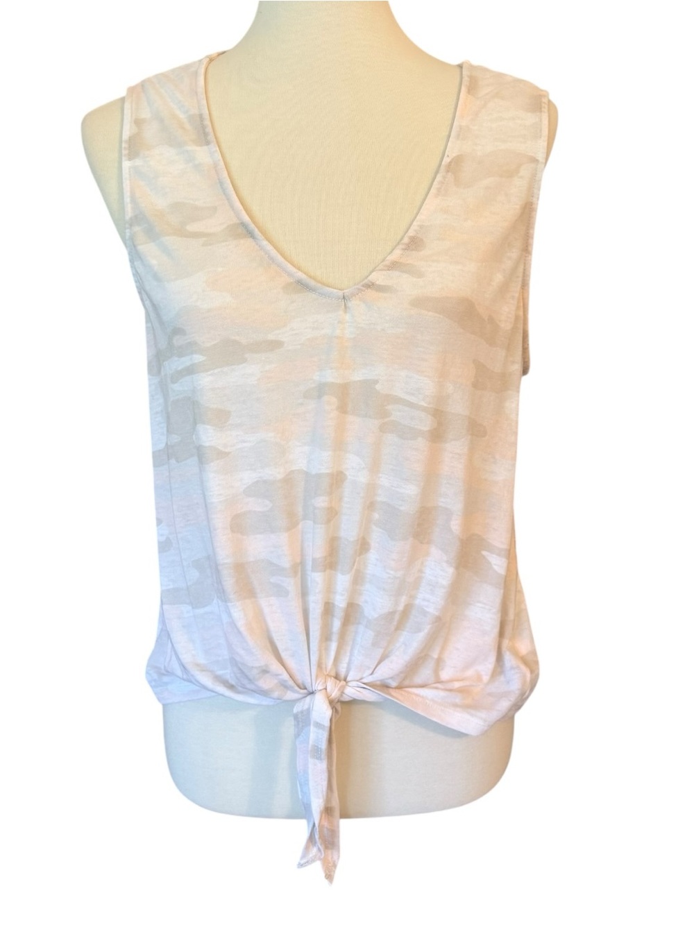Lucky Brand Light Grey Pink White Camo Tie Front V-Neck Top Tank Size Medium